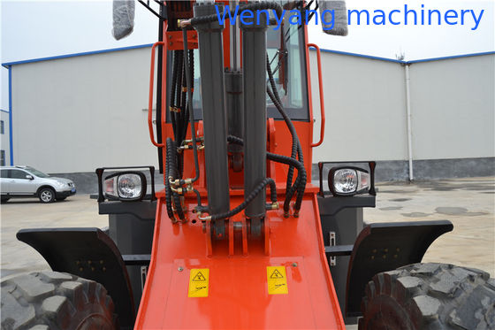 Equipamento de empilhamento de feno fabricado na China 4WD 2,5 toneladas em empilhadeira telescópica fornecedor